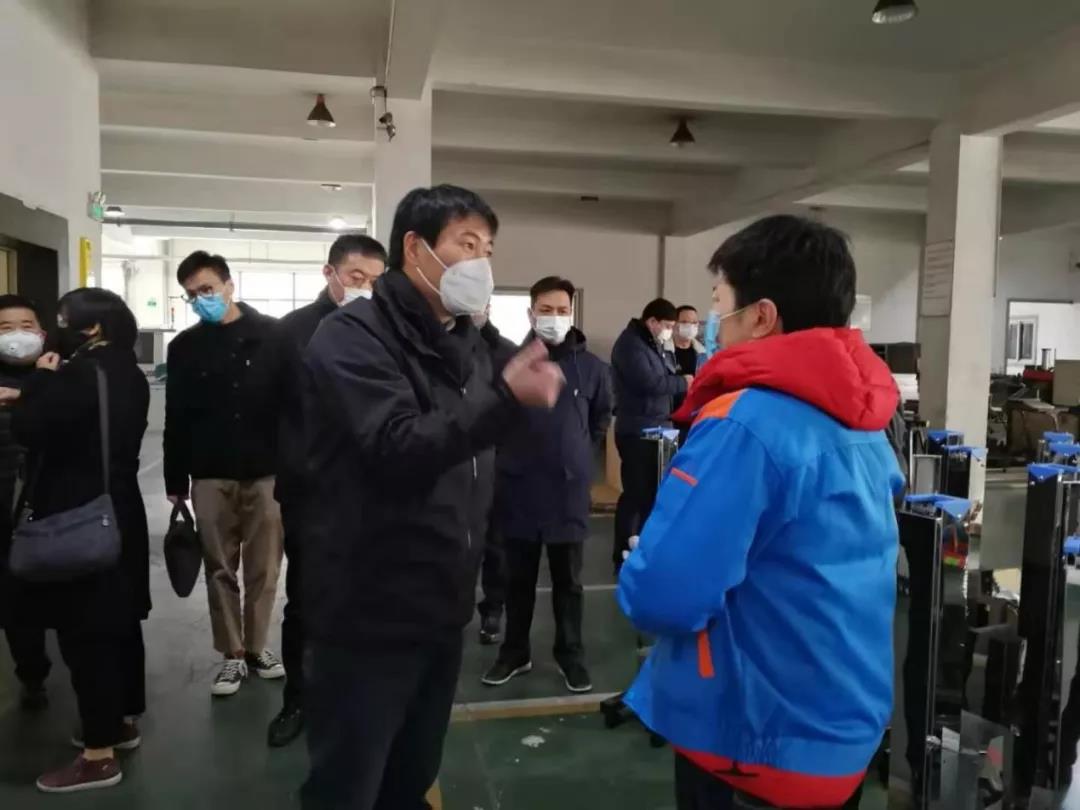 众志成城，全力以赴，抗击疫情——上海跃进医用光学器械厂提前复产